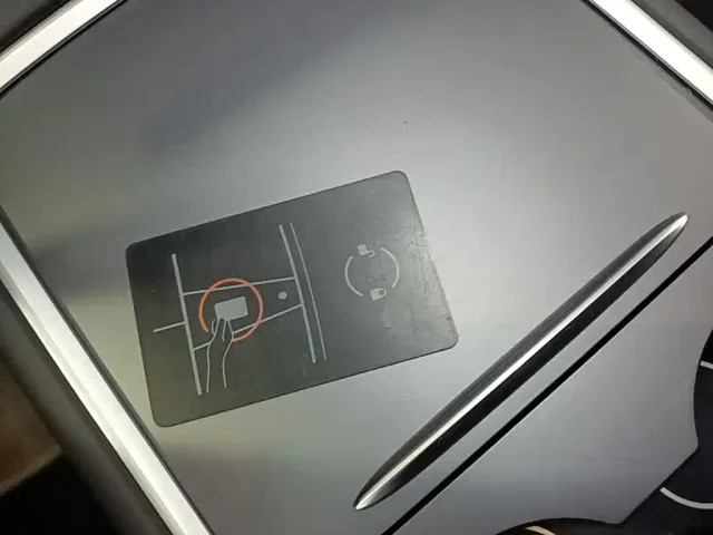 Tesla Model 3 — Фото автомобиля 8