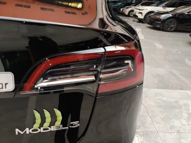 Tesla Model 3 — Фото автомобиля 7