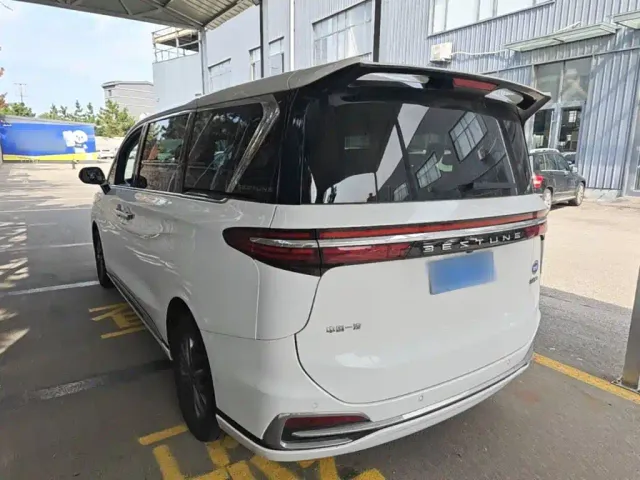 Bestune Besturn M9 — Фото автомобиля 4