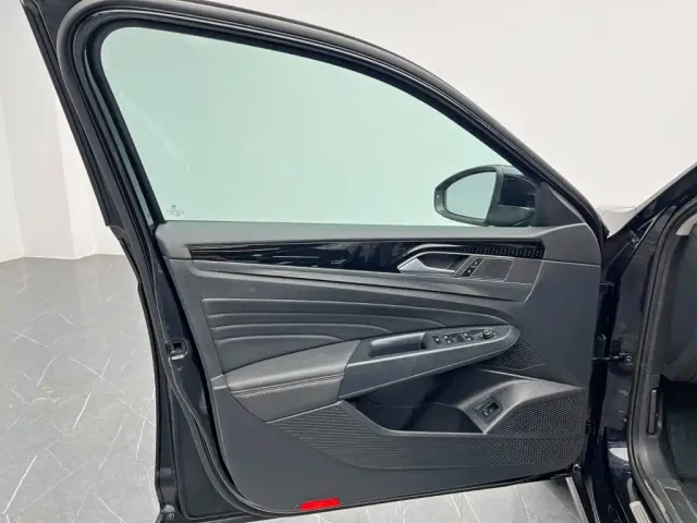 Volkswagen Passat — Фото автомобиля 12