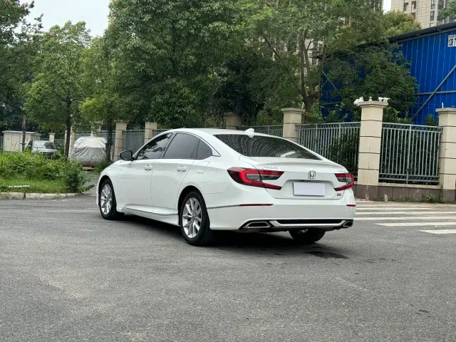 Honda Accord — Фото автомобиля 14