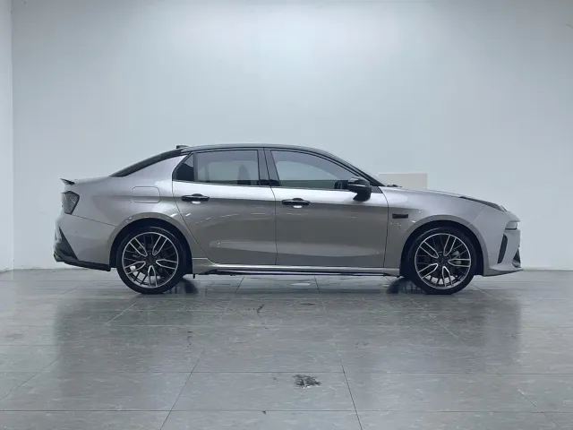 Lynk & Co 03 — Фото автомобиля 9