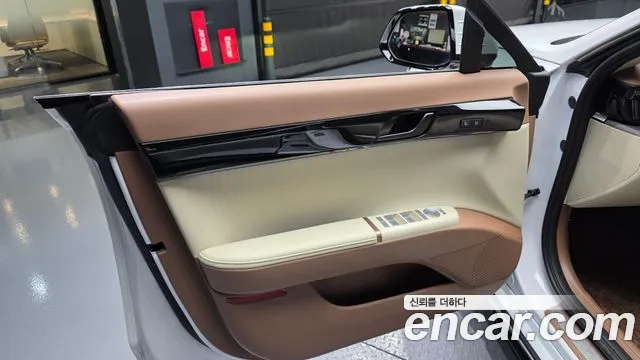 Hyundai Grandeur Grandeur (GN7) 2.5 Бензин 2WD — Фото автомобиля 18