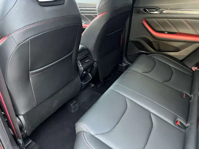 Geely Emgrand S — Фото автомобиля 12