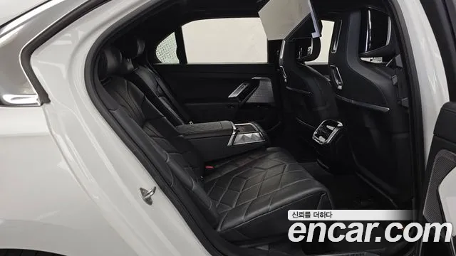 BMW 7-Series 7 серия (G70) 740i xDrive M Sport — Фото автомобиля 10