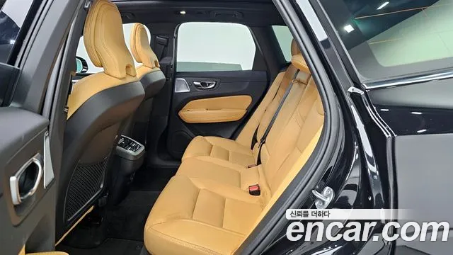 Вольво XC60 — Фото автомобиля 12