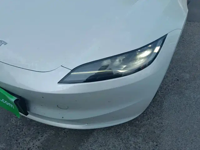 Tesla Model 3 — Фото автомобиля 23