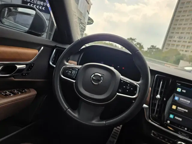 Volvo S90 — Фото автомобиля 14