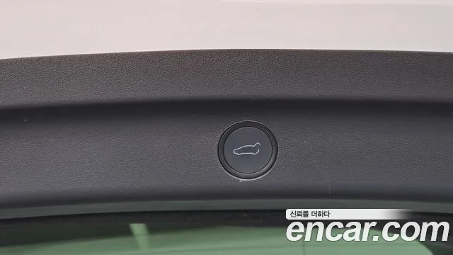 Tesla Model Y — Фото автомобиля 18
