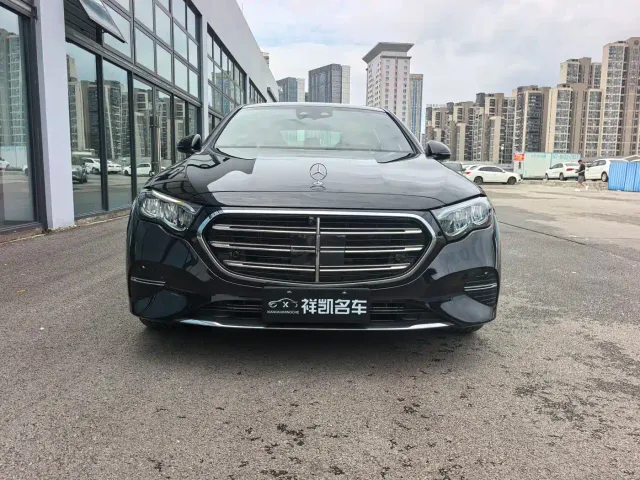 Mercedes-Benz E-Class — Фото автомобиля 2