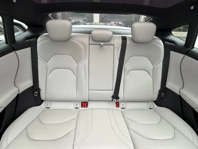 Xiaomi SU7 — Фото автомобиля 14