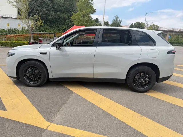 Leapmotor C10 — Фото автомобиля 7