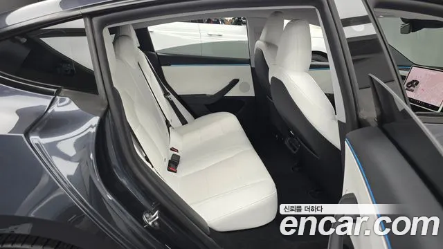 Tesla Model 3 — Фото автомобиля 12