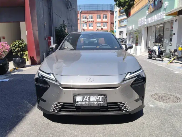 Lexus ES — Фото автомобиля 2