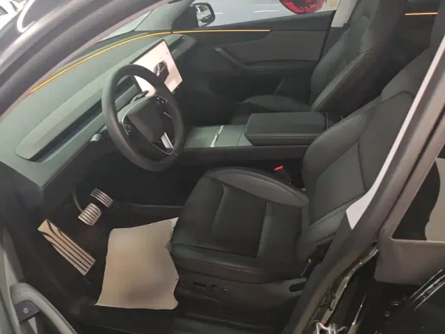 Tesla Model Y — Фото автомобиля 14