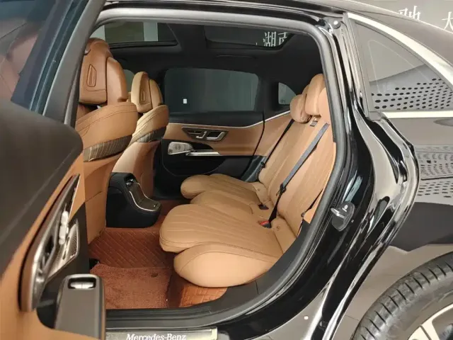 Mercedes-Benz E-Class — Фото автомобиля 13