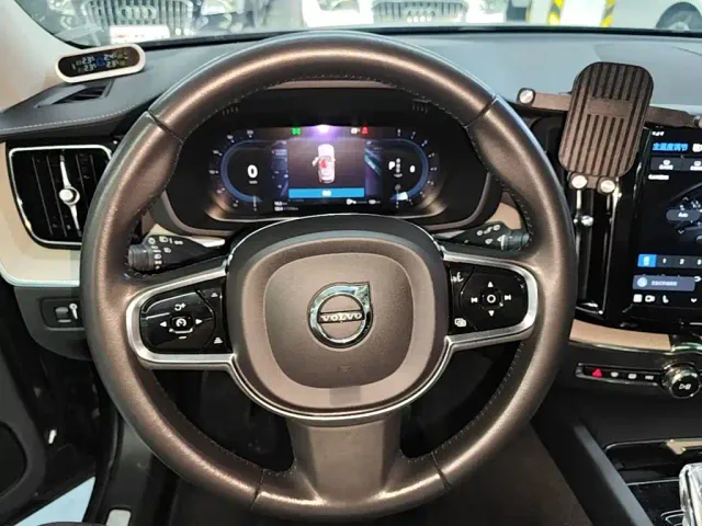Volvo XC60 — Фото автомобиля 10