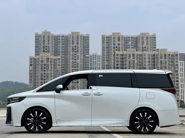 Toyota Vellfire — Фото автомобиля 14