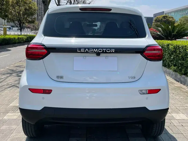 Leapmotor T03 — Фото автомобиля 16