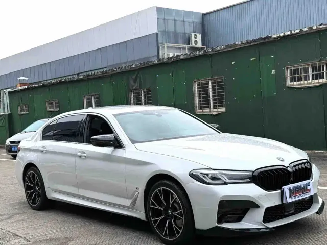 BMW 5 Series — Фото автомобиля 3