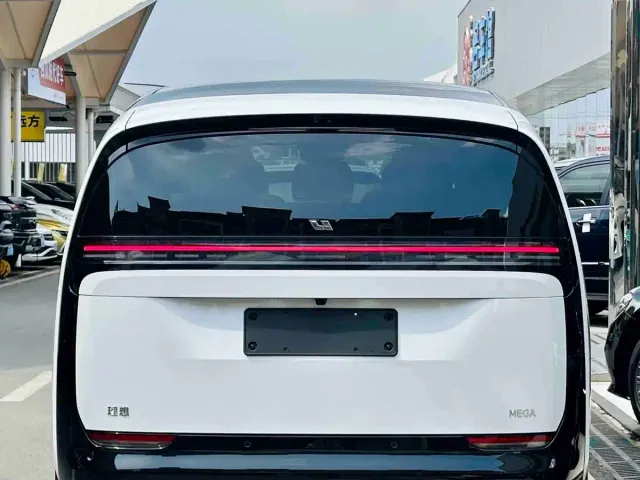 Li Auto MEGA — Фото автомобиля 3