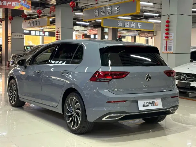 Volkswagen Golf — Фото автомобиля 8