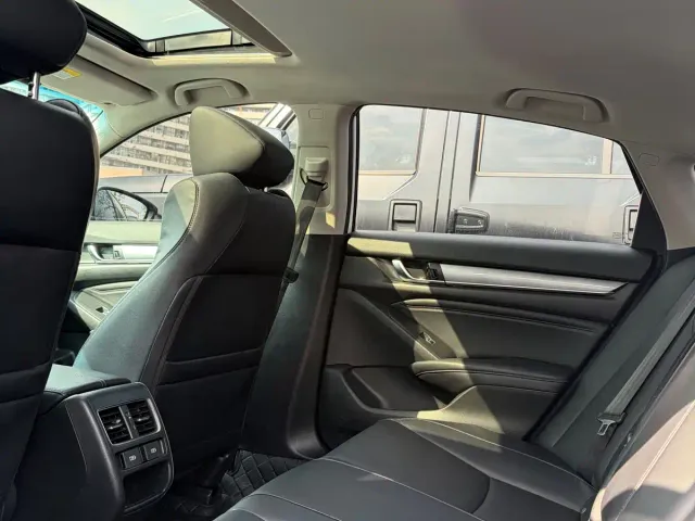 Honda Accord — Фото автомобиля 9