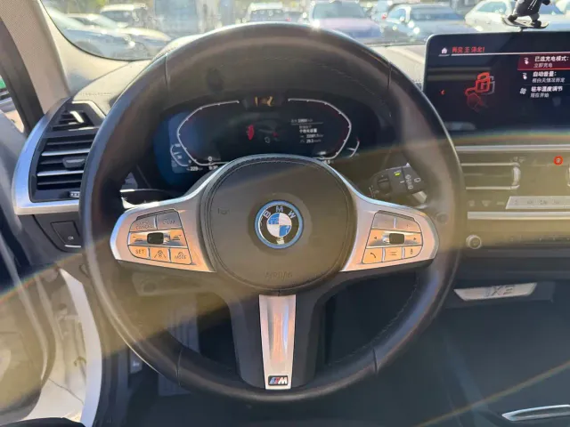 BMW iX3 — Фото автомобиля 10
