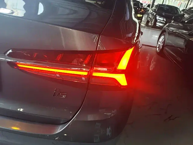 Roewe i5 — Фото автомобиля 7