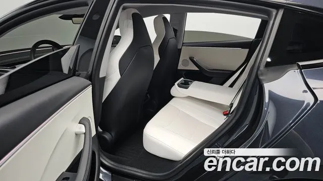 Tesla Model 3 — Фото автомобиля 17