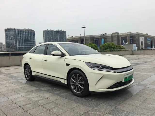 BYD Qin L — Фото автомобиля 2