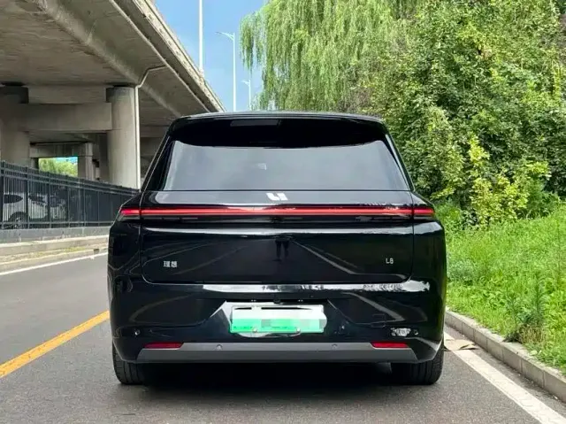 Li Auto L8 — Фото автомобиля 4