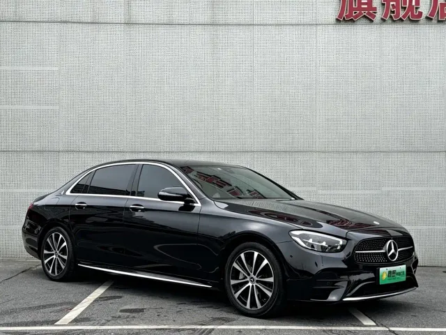 Mercedes-Benz E-Class — Фото автомобиля 3
