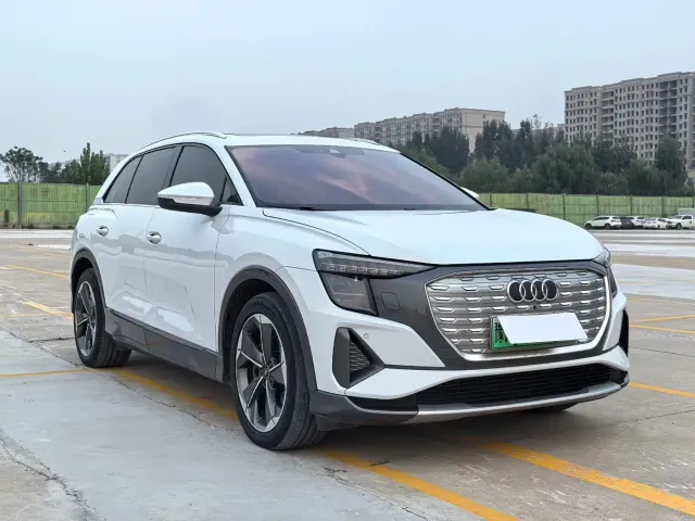 Audi Q5 e-tron — Фото автомобиля 3