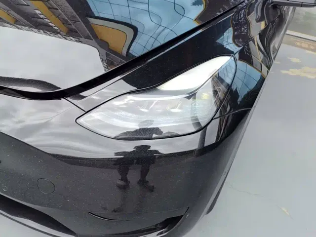Tesla Model Y — Фото автомобиля 23