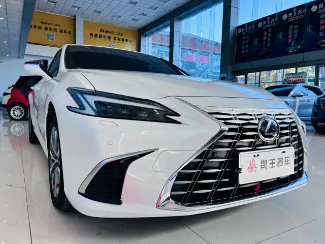 Lexus ES — Фото автомобиля 6