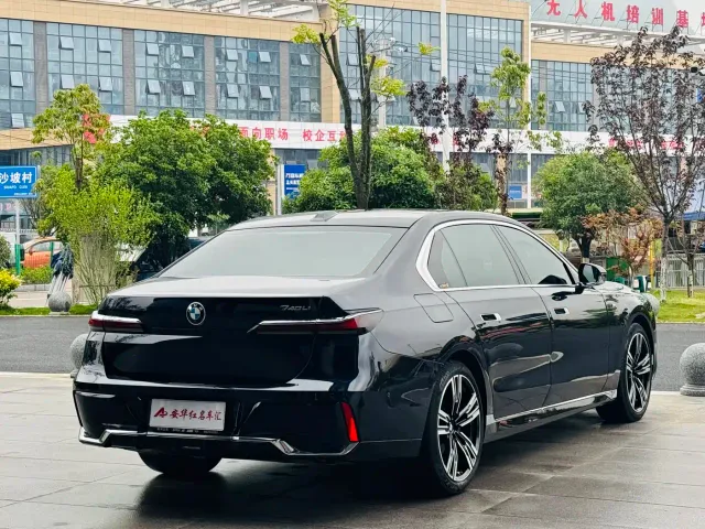 BMW 7 Series — Фото автомобиля 5