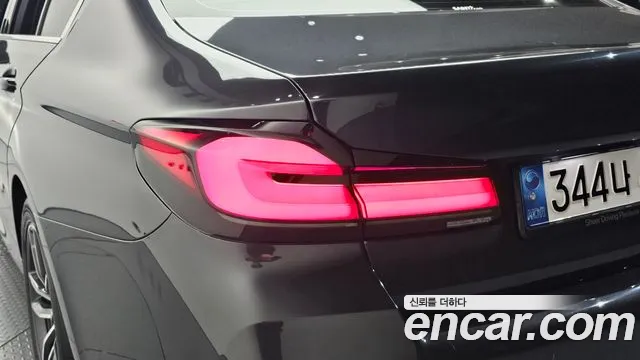 BMW 5 Series G30 — Фото автомобиля 23