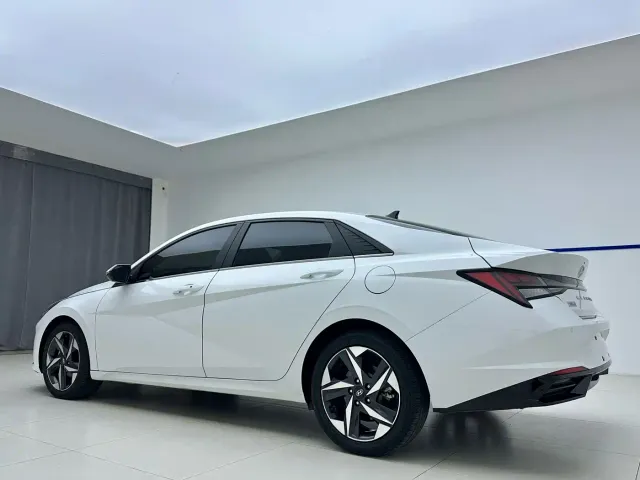 Hyundai Elantra — Фото автомобиля 4