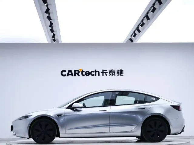 Tesla Model 3 — Фото автомобиля 2