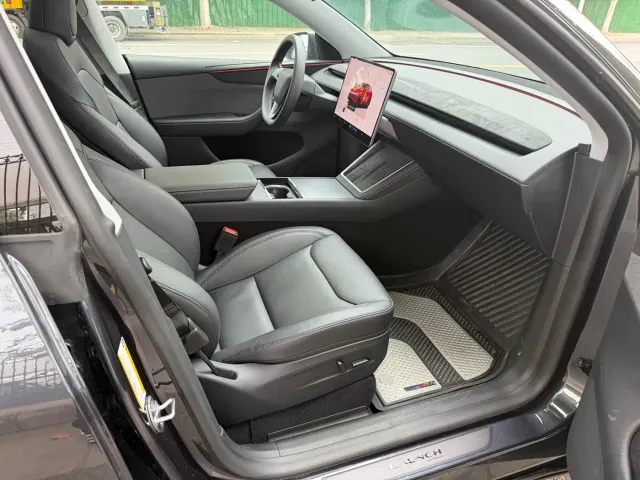 Tesla Model Y — Фото автомобиля 12