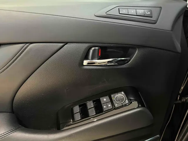 Lexus LM — Фото автомобиля 9