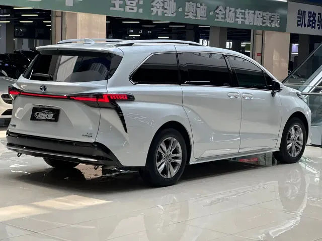 Toyota Sienna — Фото автомобиля 17