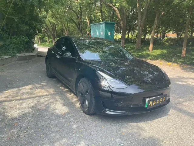 Tesla Model 3 — Фото автомобиля 3