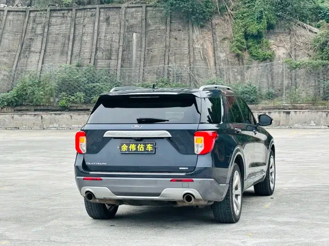 Ford Explorer — Фото автомобиля 4