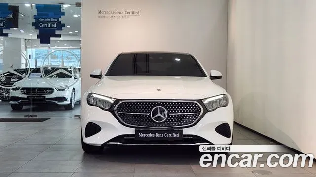 Mercedes-Benz E-Class — Фото автомобиля 3