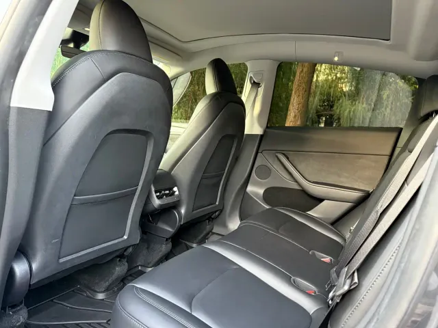 Tesla Model Y — Фото автомобиля 13