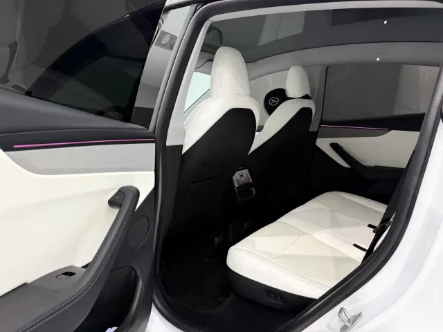 Tesla Model Y — Фото автомобиля 9