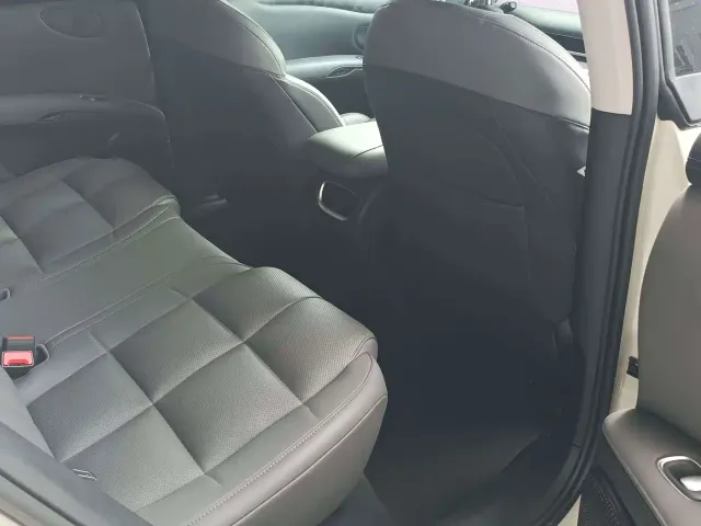 IM Motors LS6 — Фото автомобиля 7