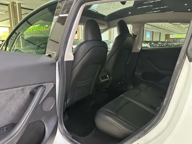 Tesla Model Y — Фото автомобиля 6